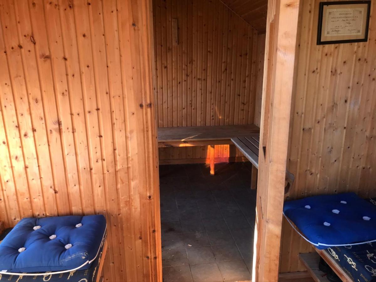Cozy Lodge At Horse Farm With Lake And Sauna Holo  Eksteriør billede